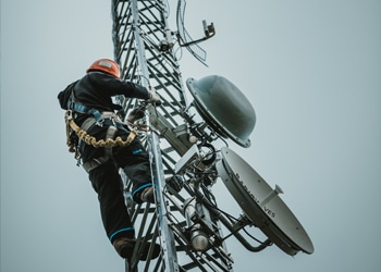 telecom-worker-climbing-antenna-tower